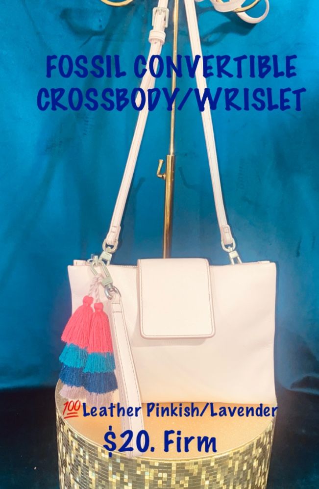 FOSSIL CONVERTIBLE  Crossbody or Wristlet!!!