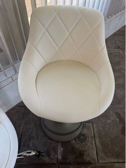 Modern White Adjustable Bar Stool / Salon Chair – Like New
