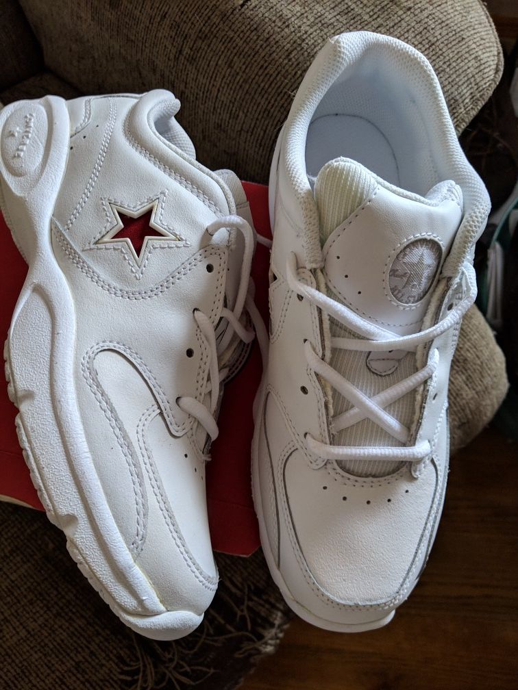 Brand new women's Converse size 10.5