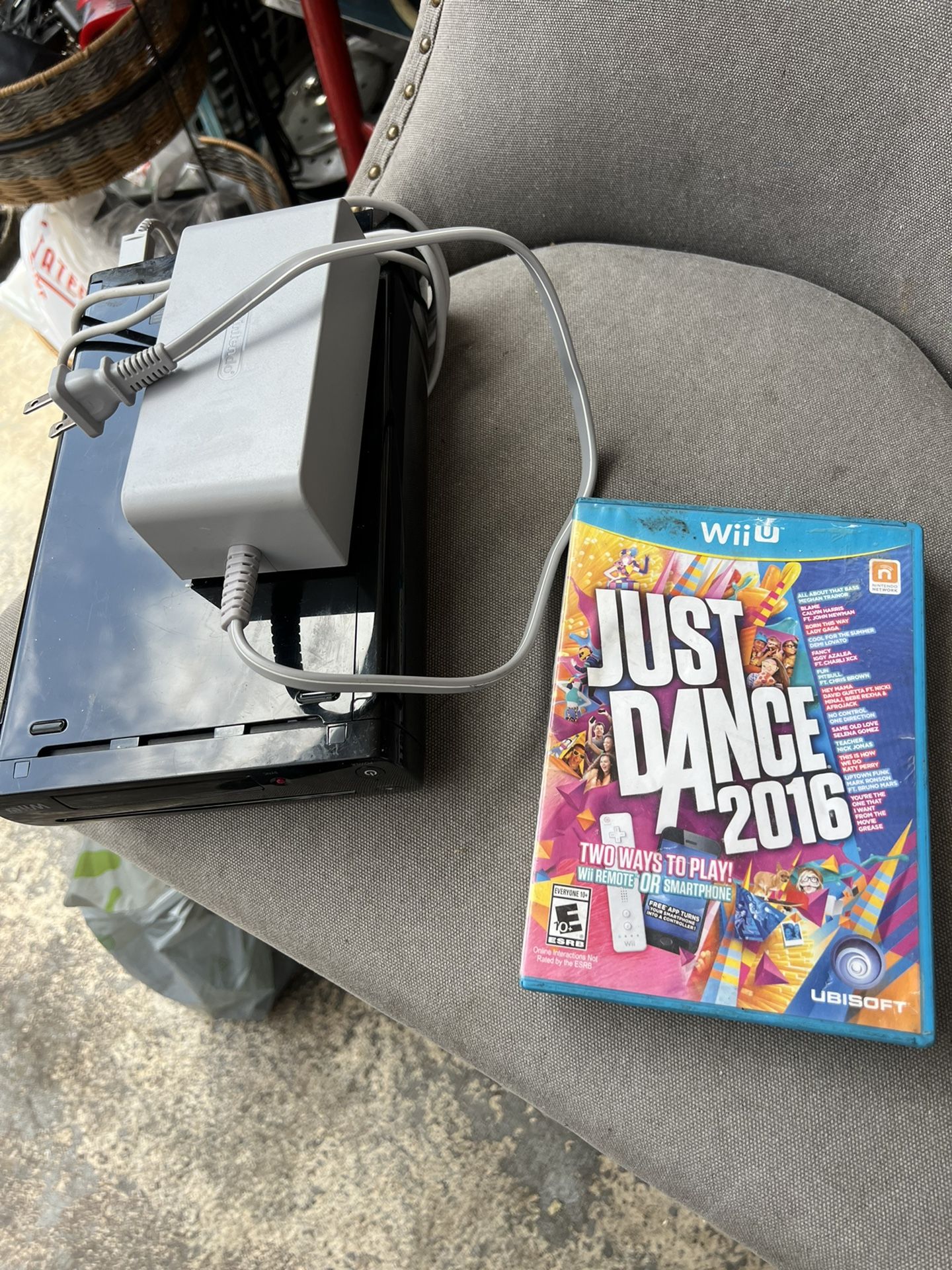 Nintendo Wii U Console With 2 Games