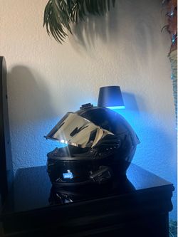 Cardo Freecom 4X Bilt Charger helmet