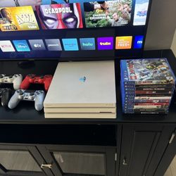 PlayStation 4 Pro 1TB / Includes Controllers And Games 