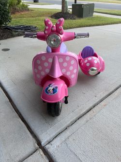 6V Disney Minnie Mouse Happy Helpers Scooter with Sidecar