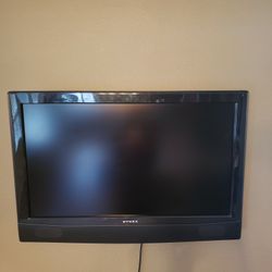 40 Inch Dynex Flat Screen TV With Wall Mount And Remote