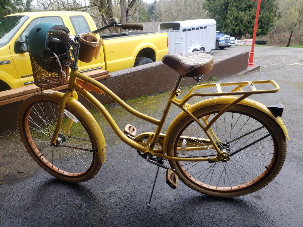 yellow huffy beach cruiser