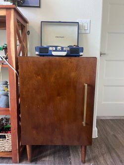 Crosley Mid Century Modern Everett Record Player Stand