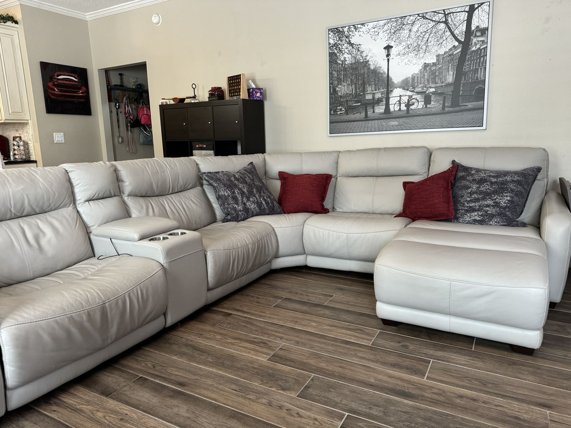 Leather Sectional w/two power recliners for Sale in Jacksonville, FL