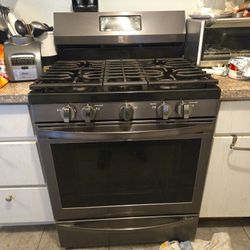 KENMORE   STOVE  STINLESS STEEL   ALL BURNERS WORK    OVEN  DON'T W ORK