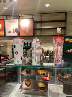 Cake pop water bottle with three charms