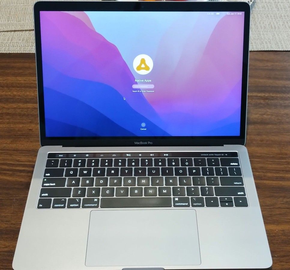 MacBook Pro (13-inch, 2018, Four Thunderbolt 3 Ports)