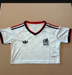White woman crop size medium, large, xl,2xl  slim fit