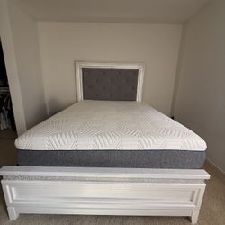 Queen Bed with Lights (Everything Included)