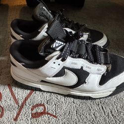 Size 8 1/2 Nike Air Dunk Jumbo sneakers in black and White