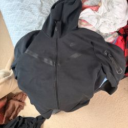 Black Nike Tech Size L