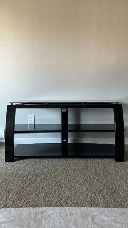 TV Stand (Glass shelving included)
