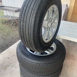 245/70R17 