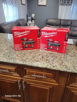 Milwaukee 18v Drill Set New 