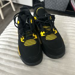 Jordan 4 thunder