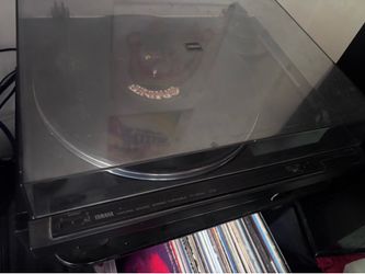 Yamaha Natural Sound TT-500u turntable