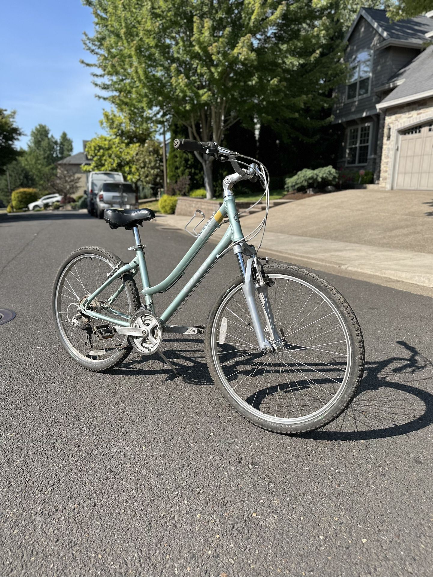 Giant Women’s Hybrid Bike