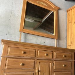 Broyhill Dresser And Mirror 