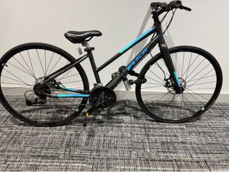 Women’s Hybrid Bike
