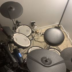 Roland Drum Kit And Speaker 