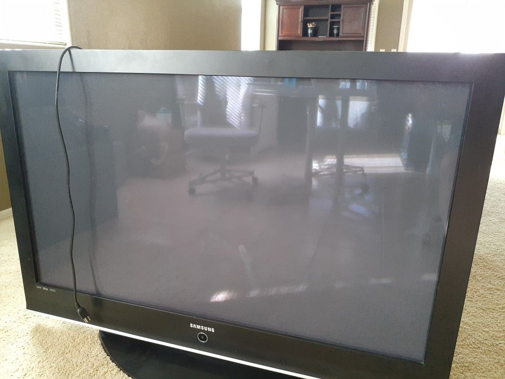 Free!! Samsung 55 inch TV works 10 years old