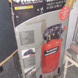 Husky 26 GAL Air Compressure