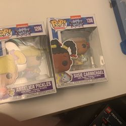 2 Funko Pops