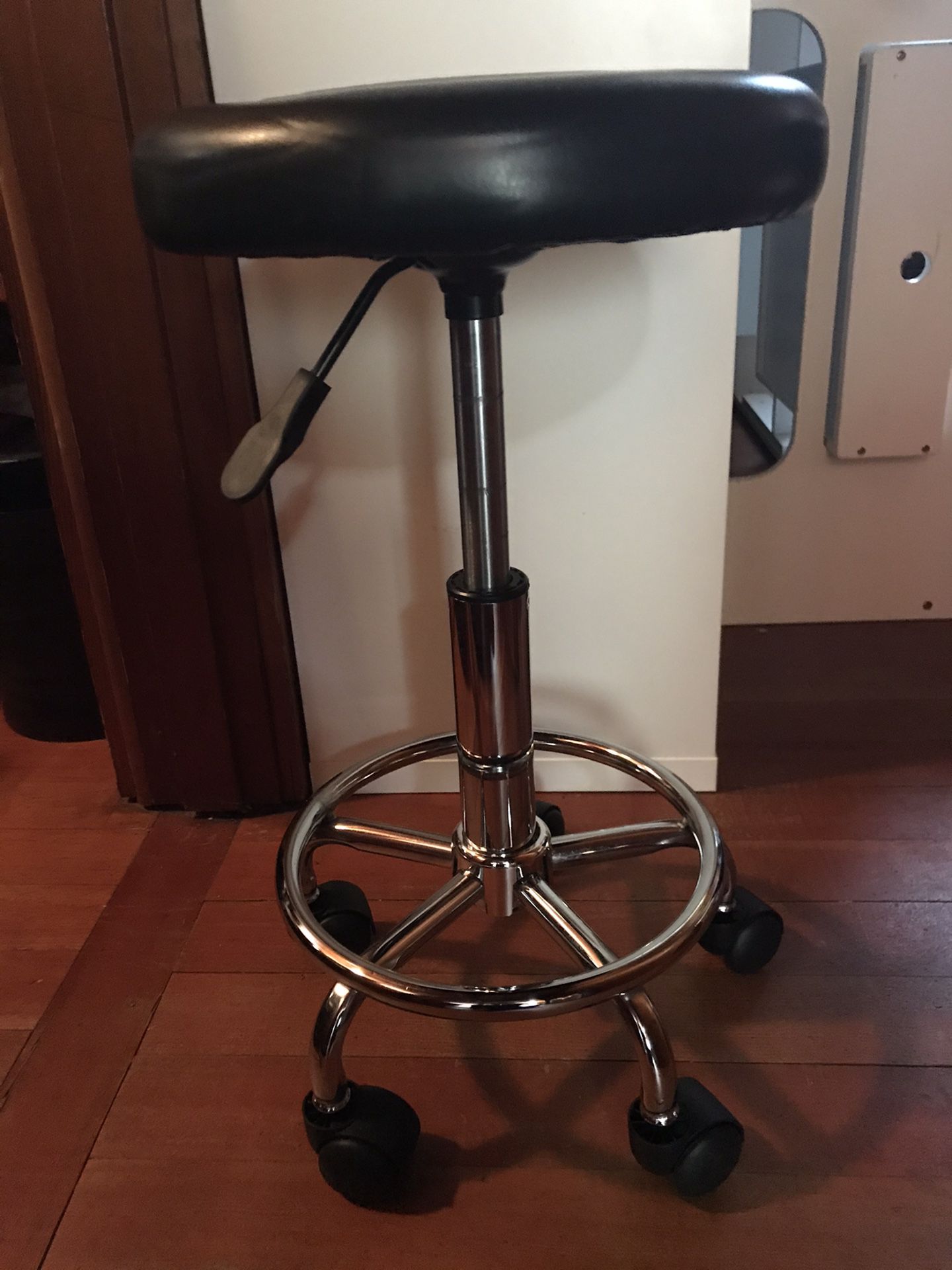 Rolling stool height adjustable