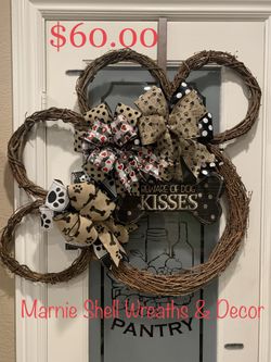 Marnie Shell Paw Print Wreath.