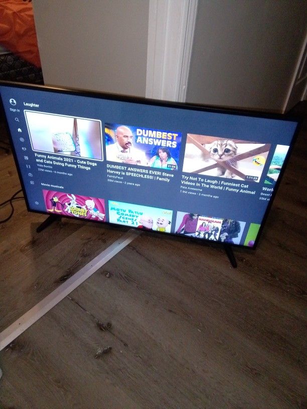 -FIRM PRICE NON-NEGOTIABLE- 40 In. Onn Roku Smart TV W/Remote