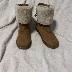 Guess Faux Fur Size 9.5