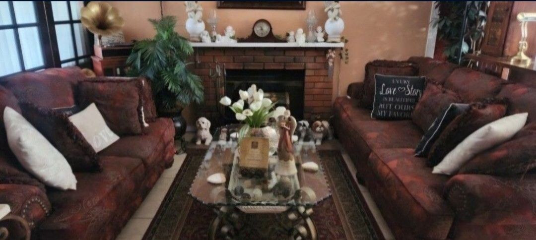 SOFA AND LOVESEAT SET
