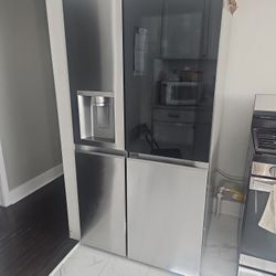 LG 27 Cu Ft. Smart WiFi. Knock 