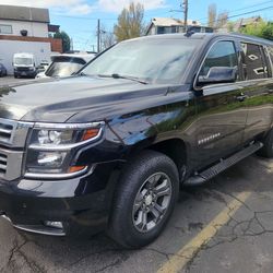 17 suburban like new loaded z71