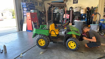 John Deere Peg Perego Gator Ride-On