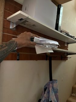 Retail adjustable wall shelf