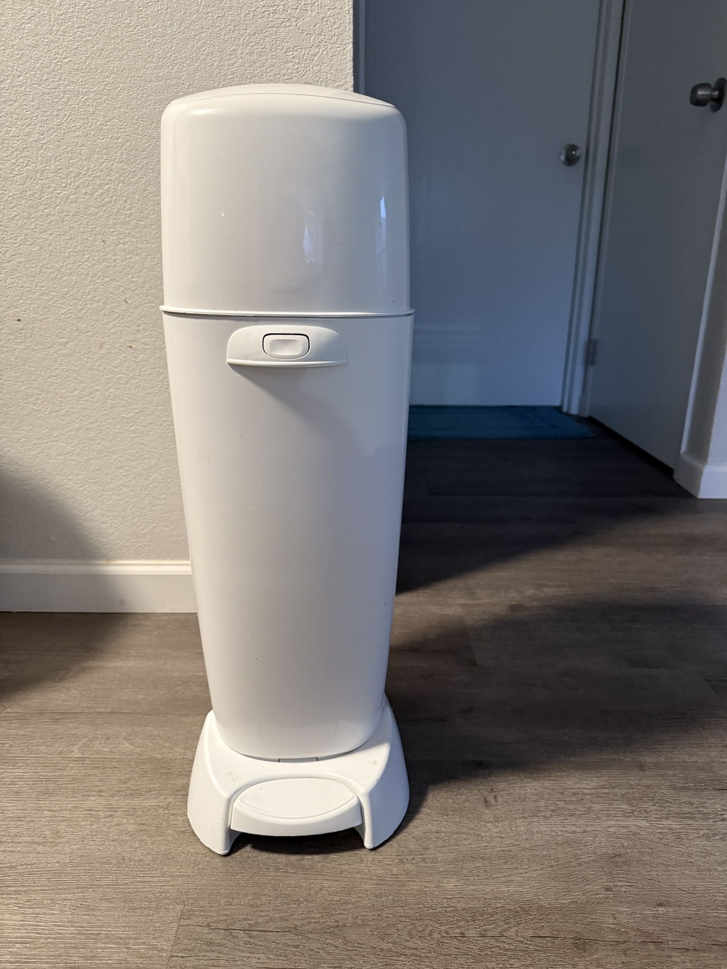 diaper Genie Complete With Three Refills 