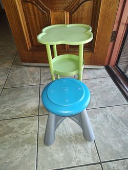 TODDLER ACTIVITY TABLE AND CHAIR