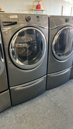 Whirlpool Washer And Dryer Set On Pedestals 