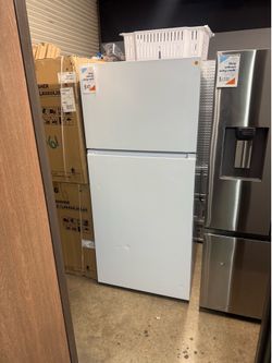 Mora - 20 Cu Ft Top Mount Apartment Size Refrigerator - White