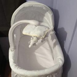 Delta Bassinet With Mobile
