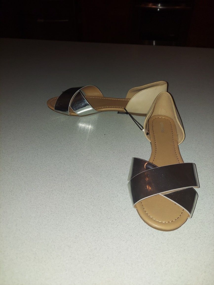 WOMENS SIZE 9 EXPRESS CRISS CROSS STRAP FLATS NEW WITHOUT TAG