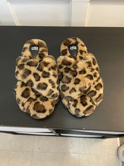 Adorable Brass Plumb Slippers size small. never used 