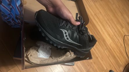 Saucony size 12 shoe new
