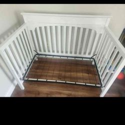 Infant toddler crib/day bed/couch