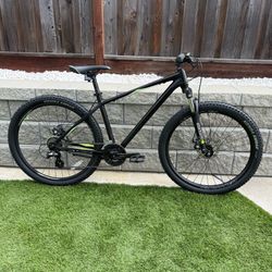 27.5 (Giant) Northrock XC27 Mountain Bike, Disc Brakes Black/Volt - Ready to Ride (M) Frame Mens