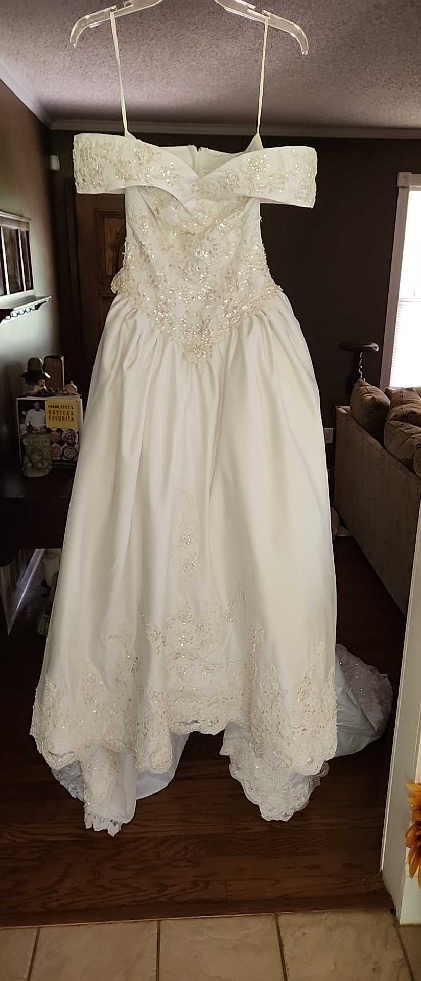 David's Bridal Size 8 Wedding Dress